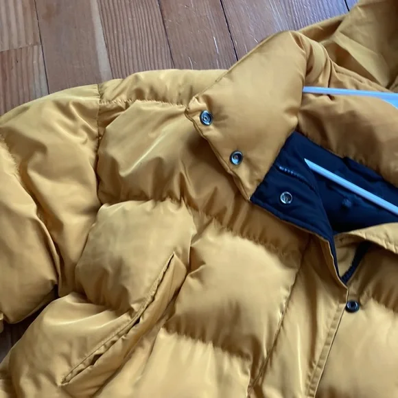 Kendall & Kylie Crop Puffer - Picture 2 of 10